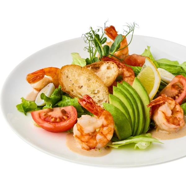 Salad with shrimp and avocado