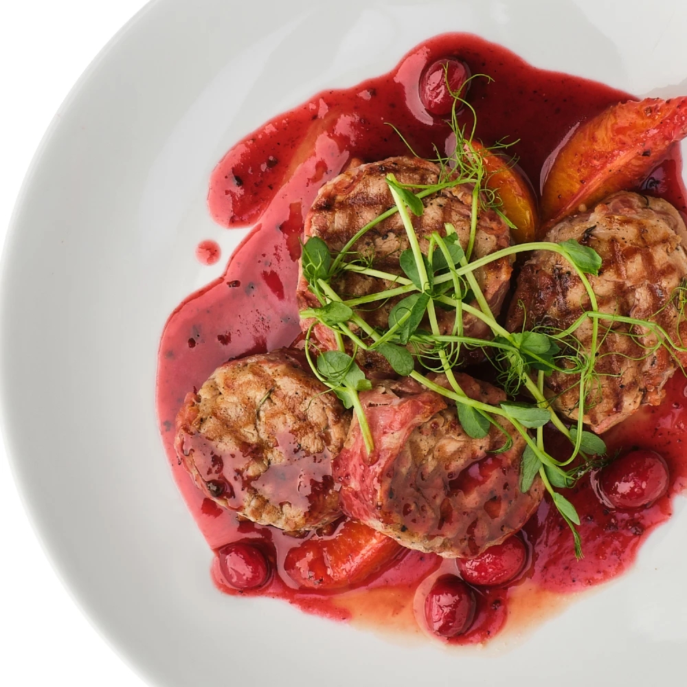 Pork medallions with cranberry sauce