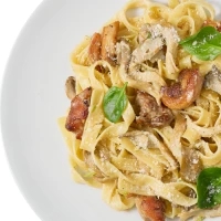 Pasta with chicken and mushrooms