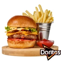 Бургер Меню: Яловичий бургер з хрусткими начо, картоплею фрі та соусом